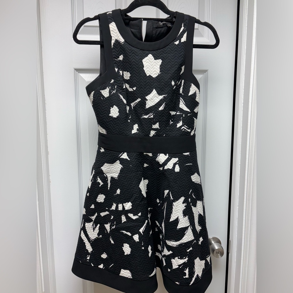 Banana Republic Black & White Textured Sleeveless Dress | Size 4